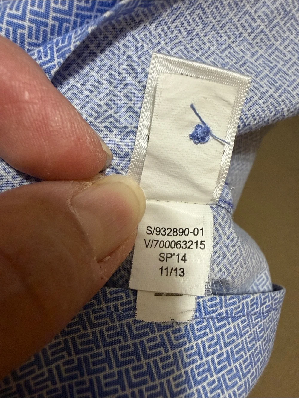 Banana Republic Mens Light Blue with White Geometric Pattern-Short Sleeve Shirt.